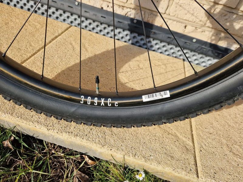 Sleva - Canyon Lux CF8, karbonová kola REYNOLDS 29