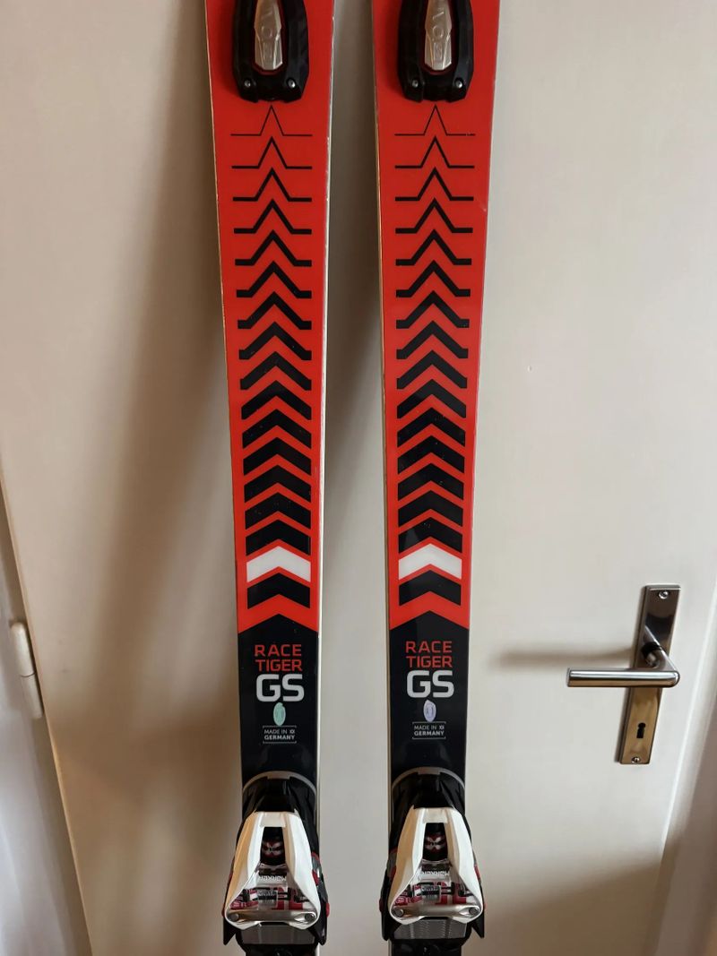 Völkl Racetiger GS World cup 183 cm 25 m rádius