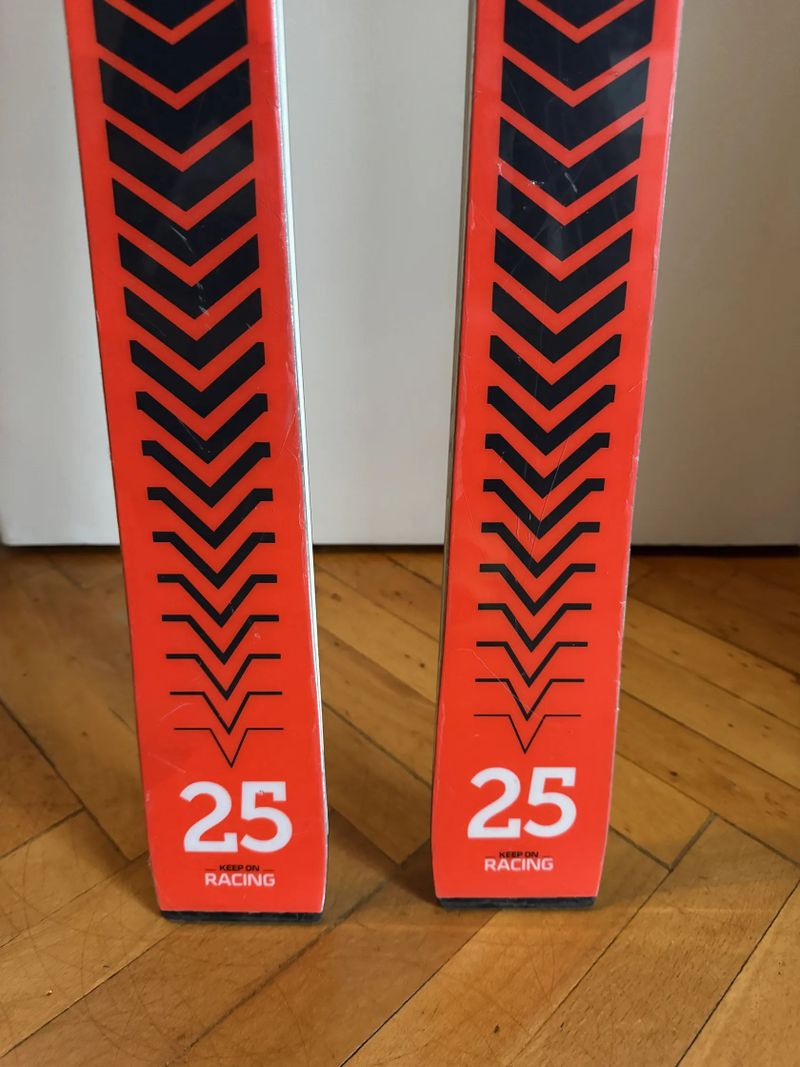 Völkl Racetiger GS World cup 183 cm 25 m rádius