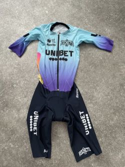 Santini kombinéza Unibet