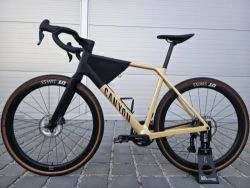Gravel Canyon Grail CF SLX 8 GRX Di2 2024 velikost M / Karbonové kola / Top stav