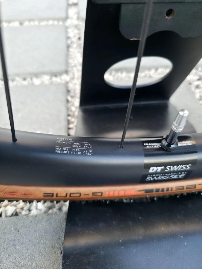 Gravel Canyon Grail CF SLX 8 GRX Di2 2024 velikost M / Karbonové kola / Top stav