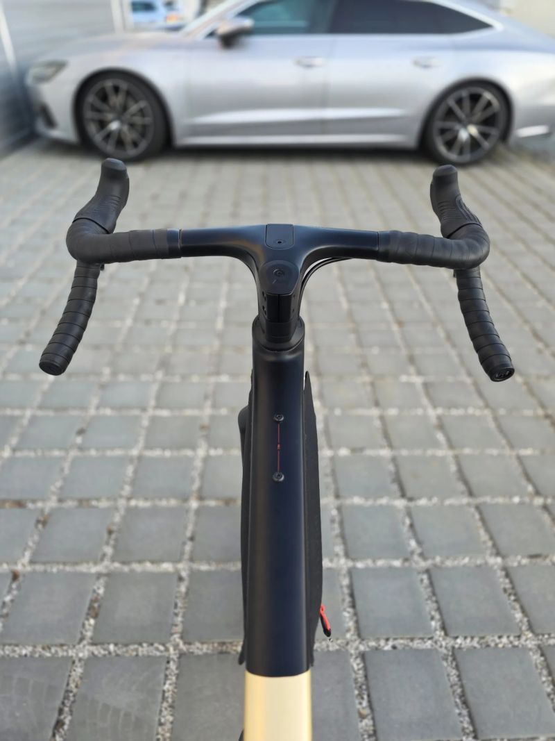 Gravel Canyon Grail CF SLX 8 GRX Di2 2024 velikost M / Karbonové kola / Top stav