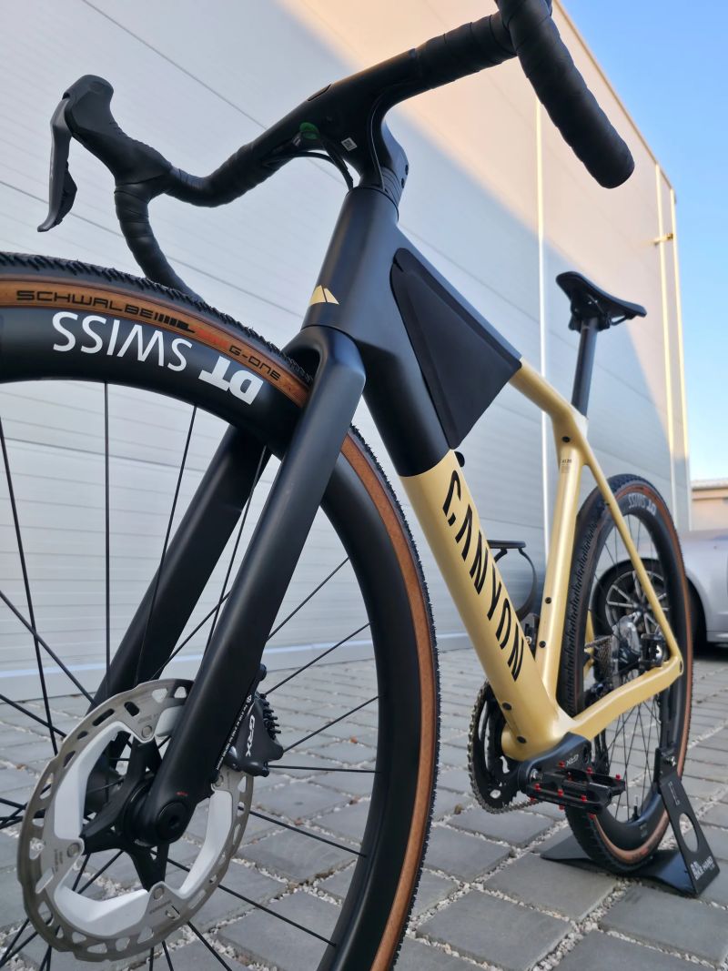 Gravel Canyon Grail CF SLX 8 GRX Di2 2024 velikost M / Karbonové kola / Top stav