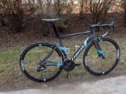 Karbonové silniční kolo Thrust