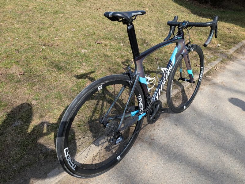 Karbonové silniční kolo Thrust