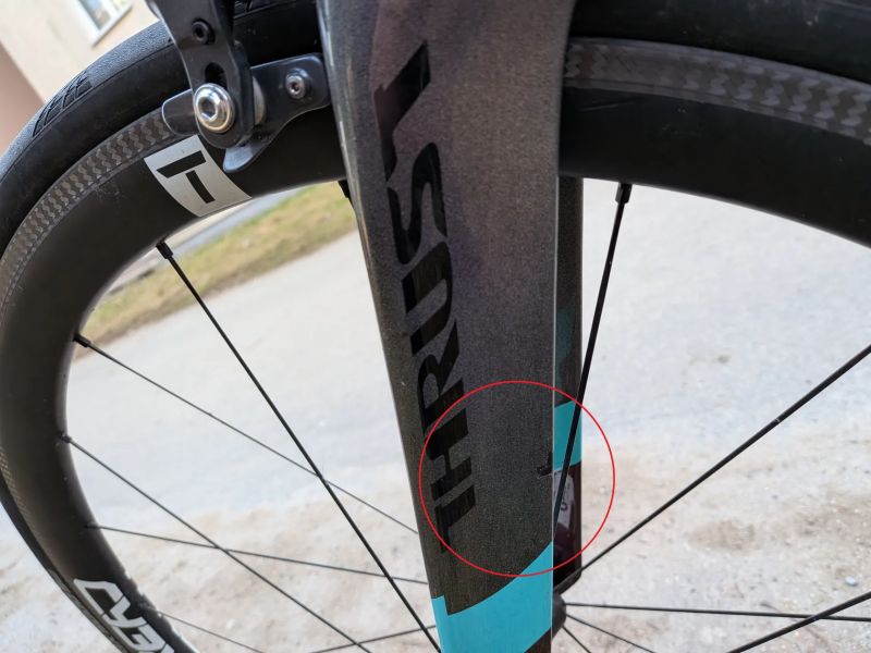 Karbonové silniční kolo Thrust