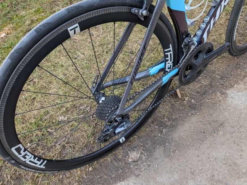 Karbonové silniční kolo Thrust