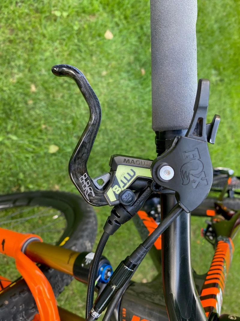 Nabízím k prodeji zavodní celokarbonové kolo KTM o váze 10,8kg. Velikost rámu M. Velikost 