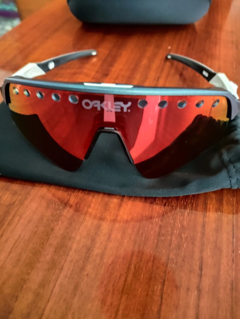 Oakley sutro lite sweep 
