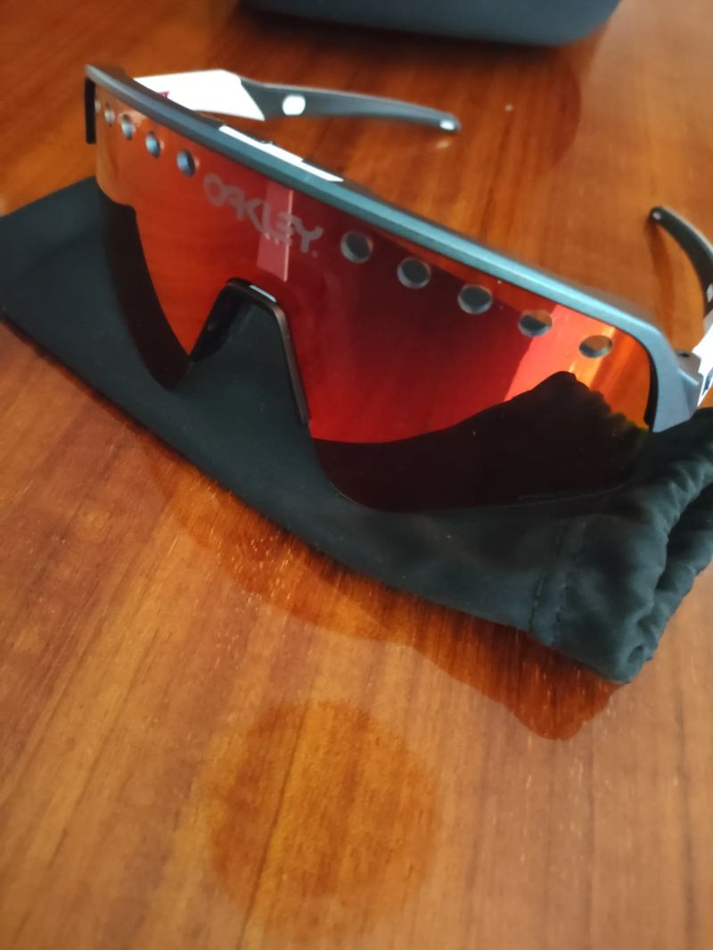 Oakley sutro lite sweep 