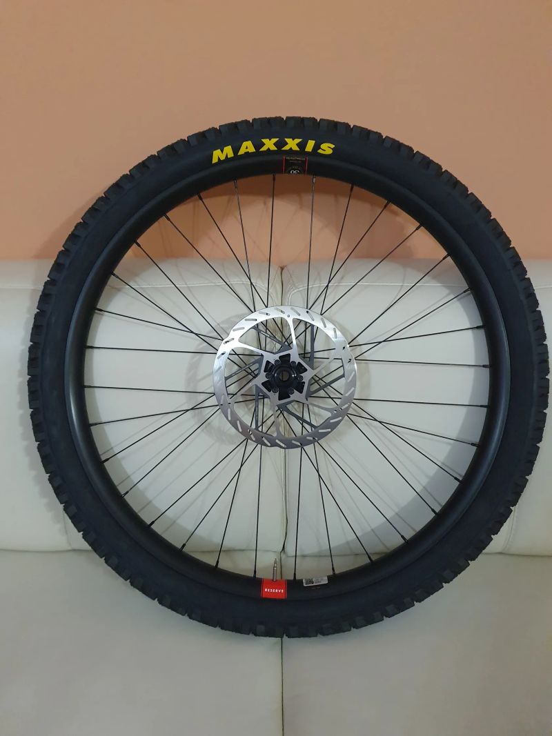 Prodám zapletená kola Reserve 30|HD AL, mullet (29"/27,5") sundaná z nového kola