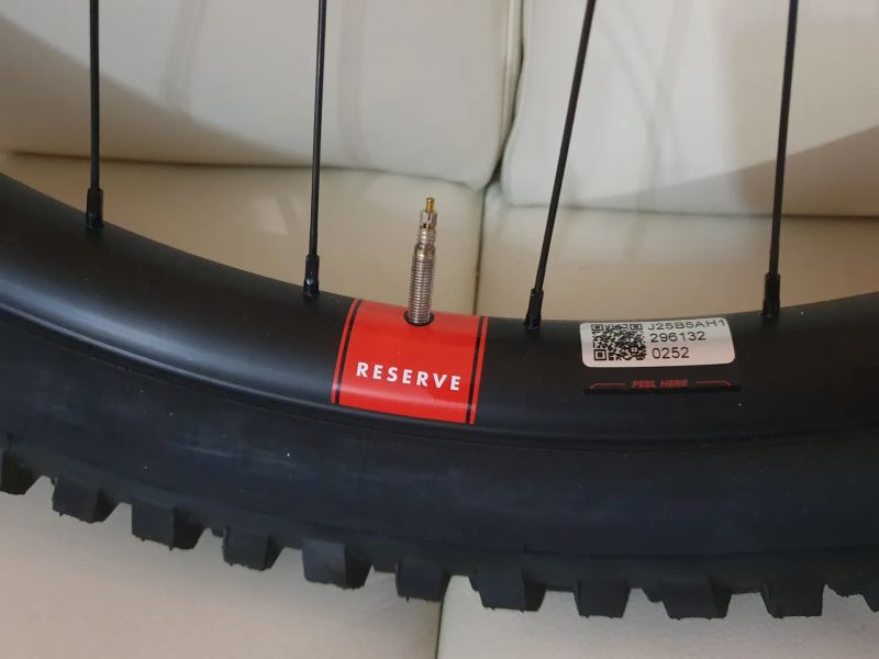 Prodám zapletená kola Reserve 30|HD AL, mullet (29"/27,5") sundaná z nového kola