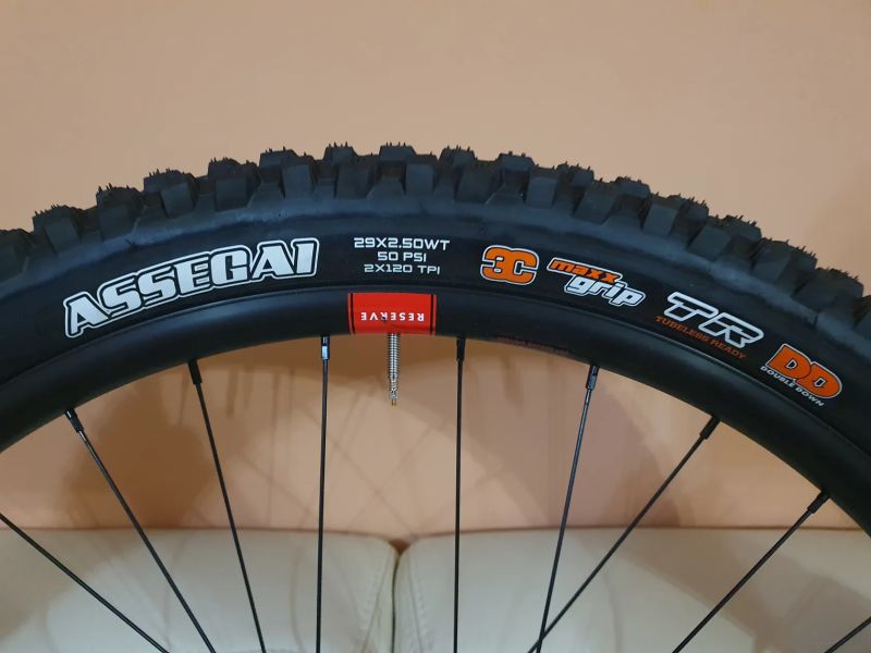 Prodám zapletená kola Reserve 30|HD AL, mullet (29"/27,5") sundaná z nového kola