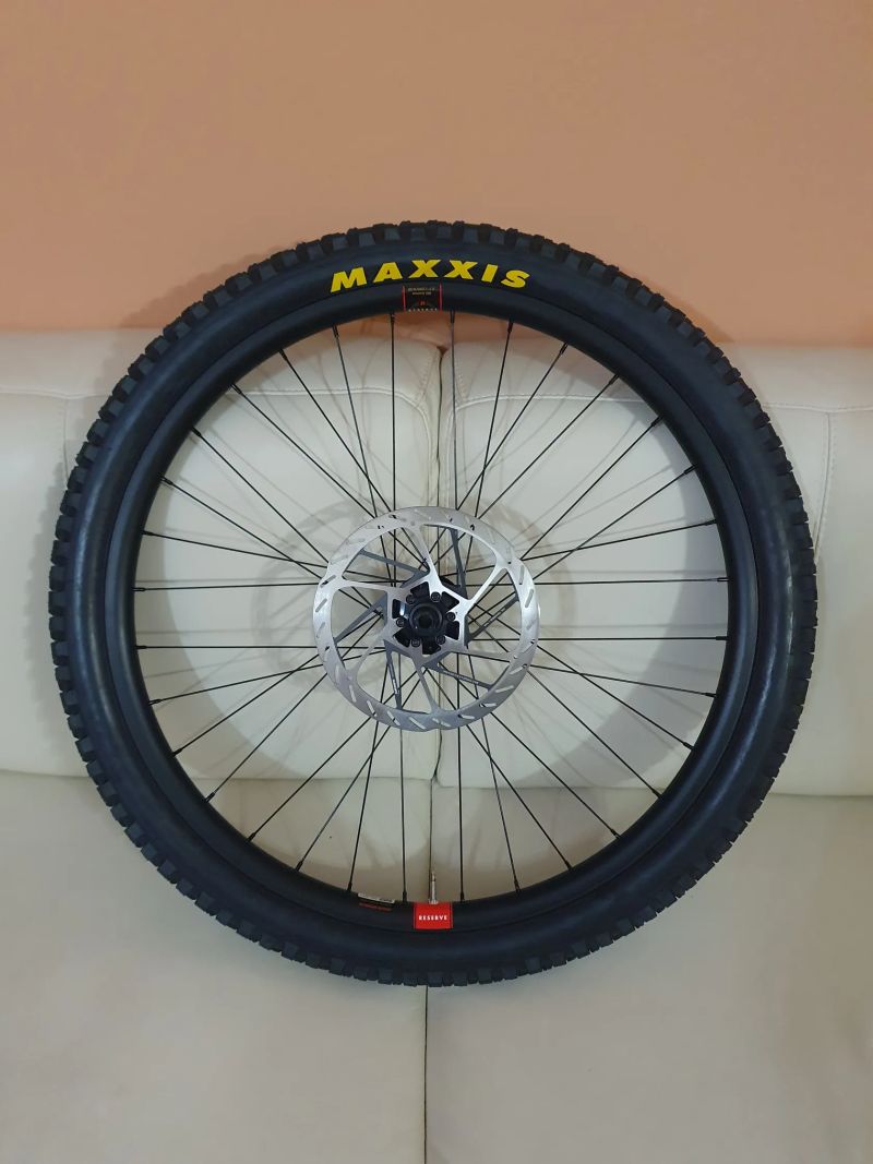 Prodám zapletená kola Reserve 30|HD AL, mullet (29"/27,5") sundaná z nového kola