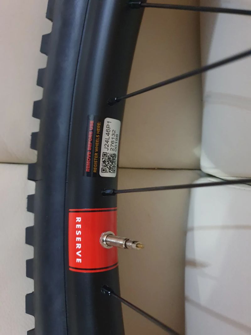 Prodám zapletená kola Reserve 30|HD AL, mullet (29"/27,5") sundaná z nového kola