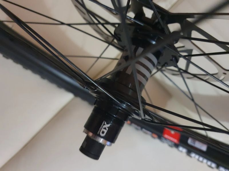 Prodám zapletená kola Reserve 30|HD AL, mullet (29"/27,5") sundaná z nového kola