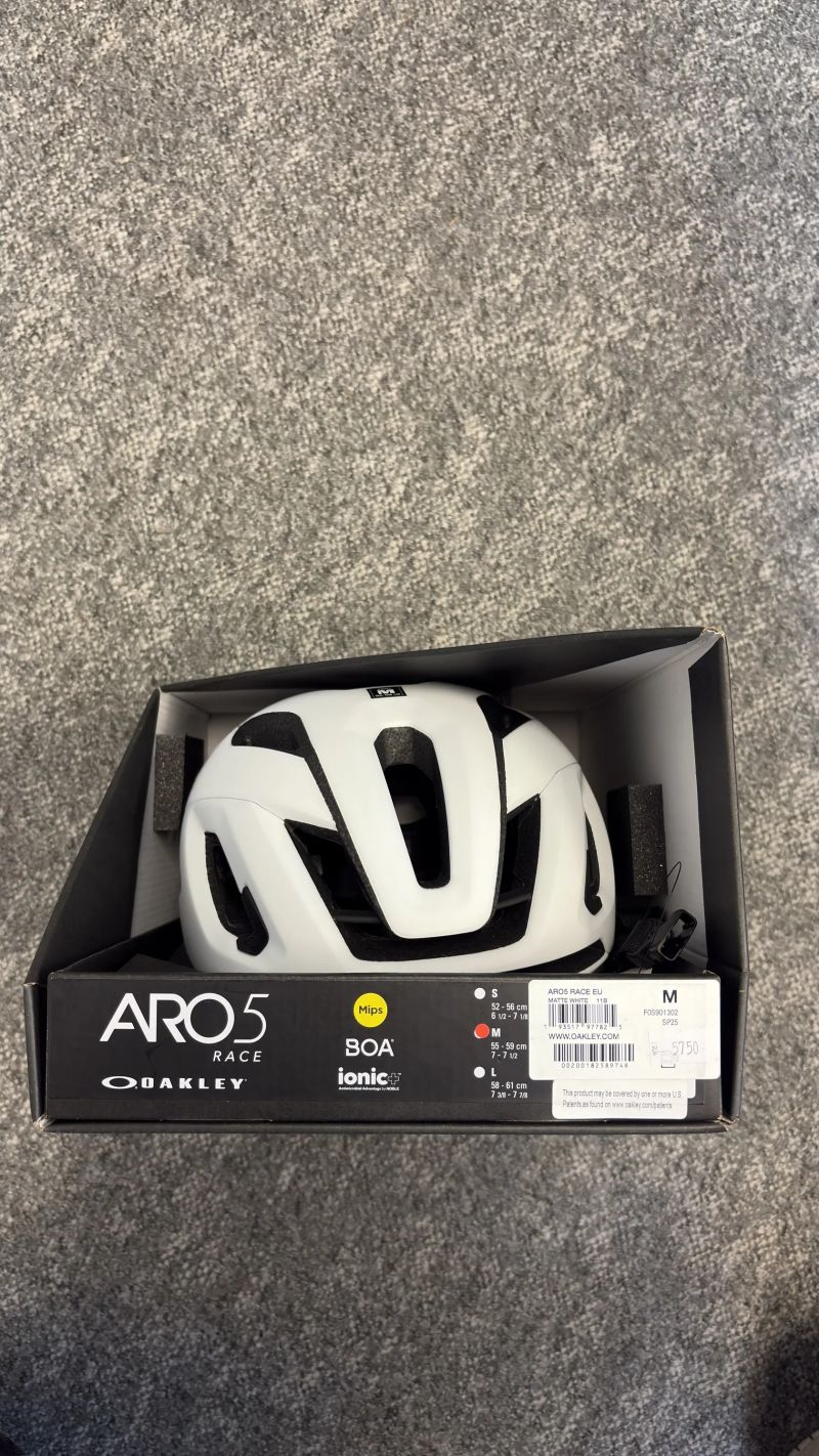 Oakley ARO 5 Race