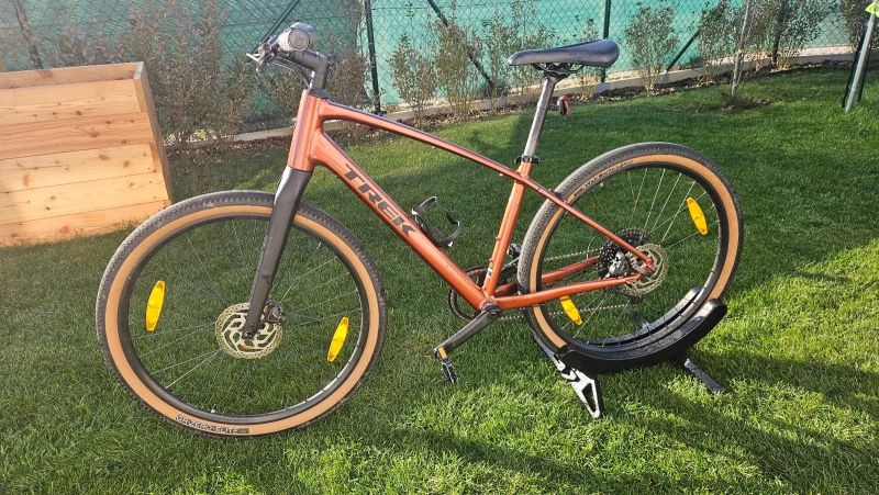 Trek Dual Sport 3 Gen 5 – vel. M – lehké cross / fitness kolo s karbonovou vidlicí