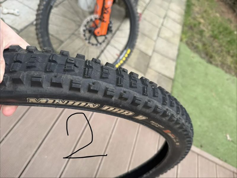 Hoodně MAXXIS plášťů