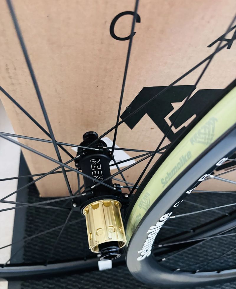 Silniční zapletená kola Schmolke TLO 37 TLR Disc UD !! 895g !! 