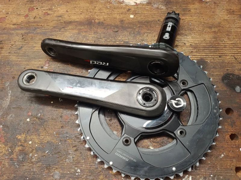 Kliky Sram Red wattmetr Quarq