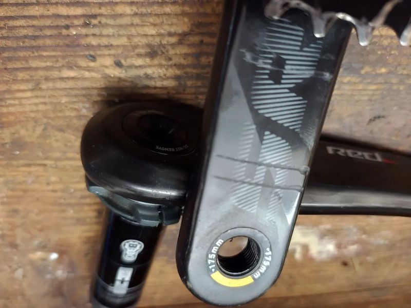 Kliky Sram Red wattmetr Quarq