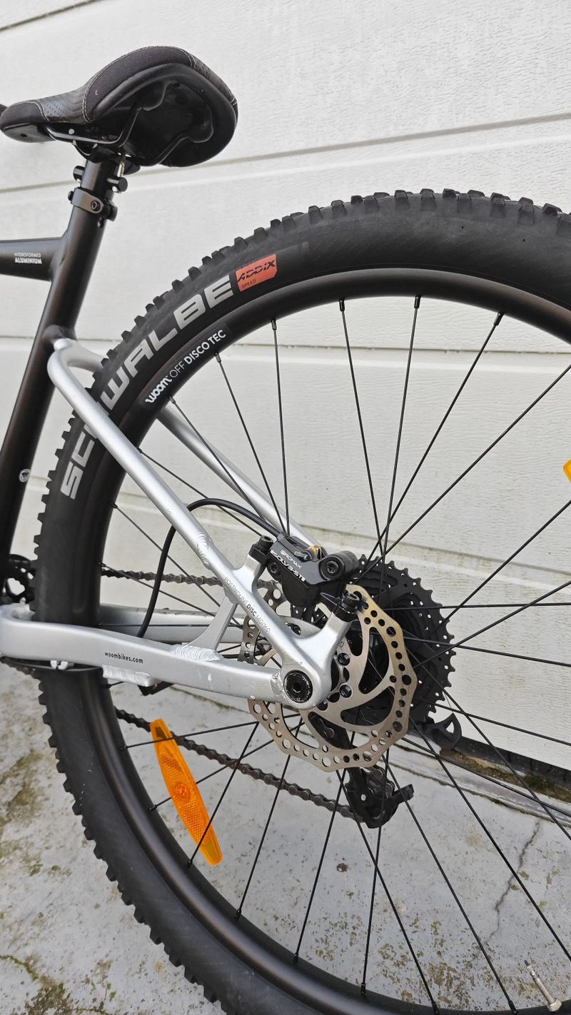 Woom Off Air 6, 26" kola, odpružená vidlice, kotoučové brzdy