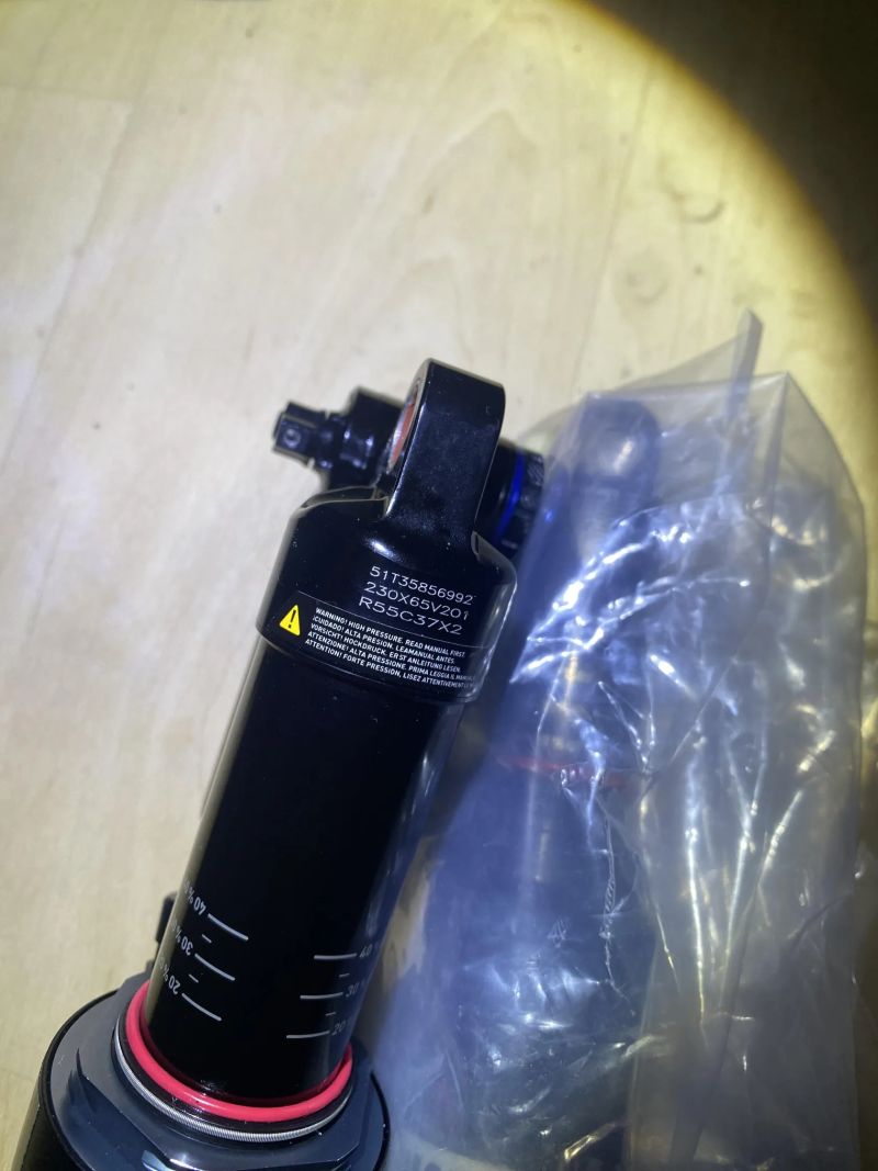 RockShox Vivid Select+ 230x65, nový