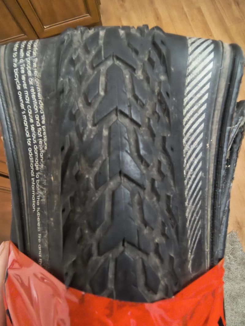 Gravel pláště Giant