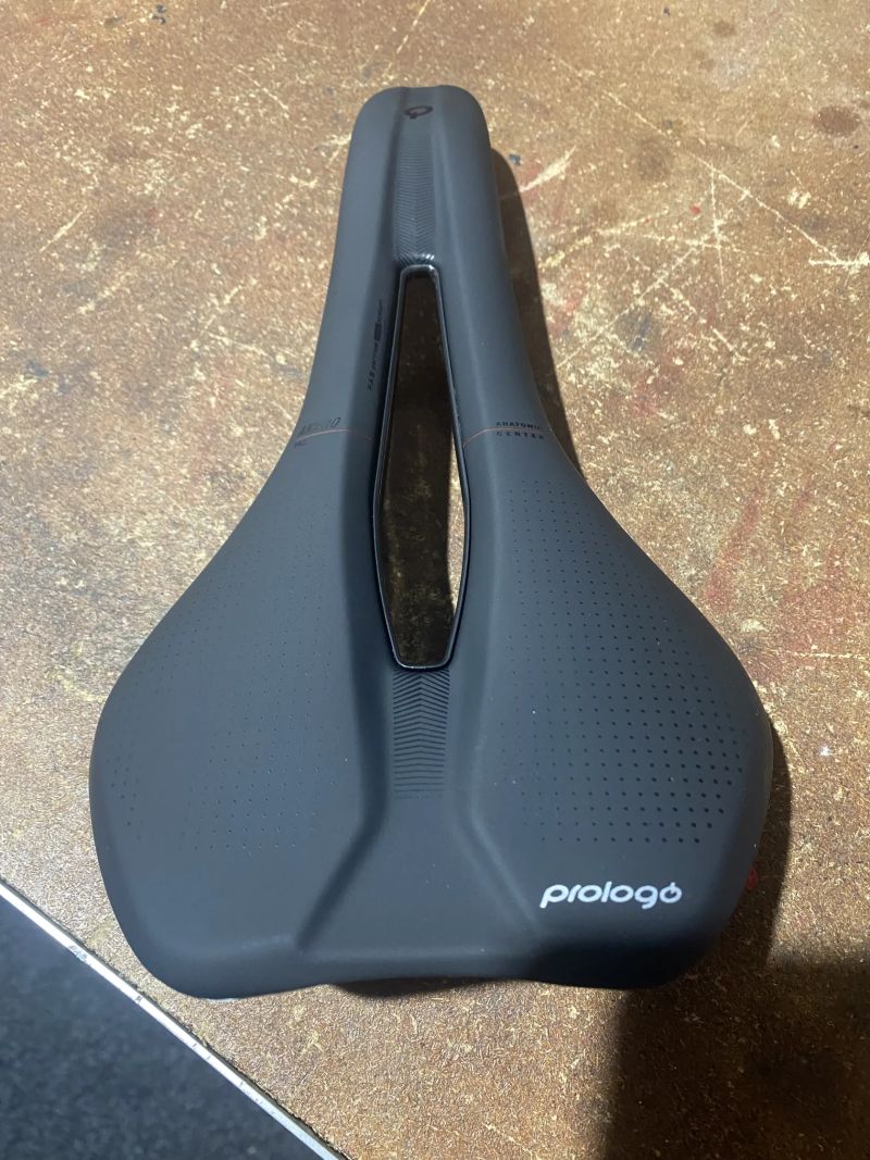 Nové sedlo Prologo AKERO PAS 2.0