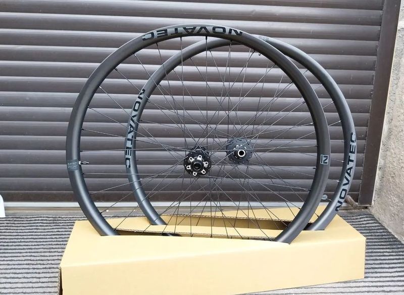 Karbonová enduro kola 29" Novatec M30 XD /Microspl.
