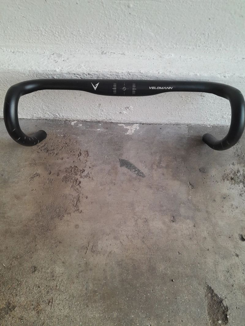 Silniční řídítka, sundané z nového kola