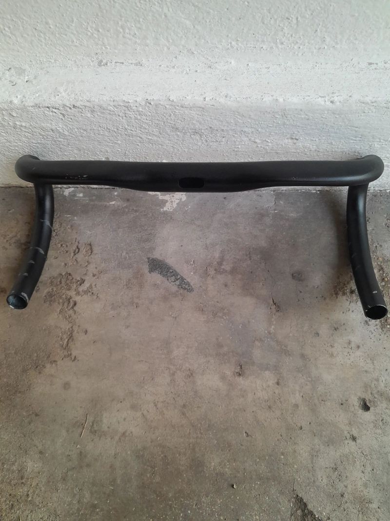 Silniční řídítka, sundané z nového kola