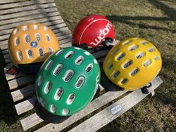 Woom helmy - S, M (dostupná už pouze zelená a červená S)