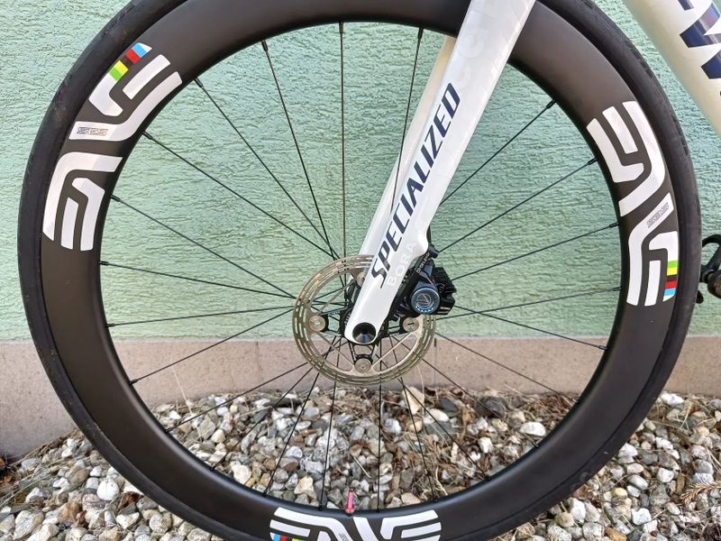 Nová přední a zadní ultralehká karbonová kola 