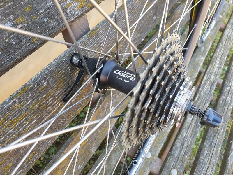 Zapletená trekingová kola, Deore, 28", rychloupínáky