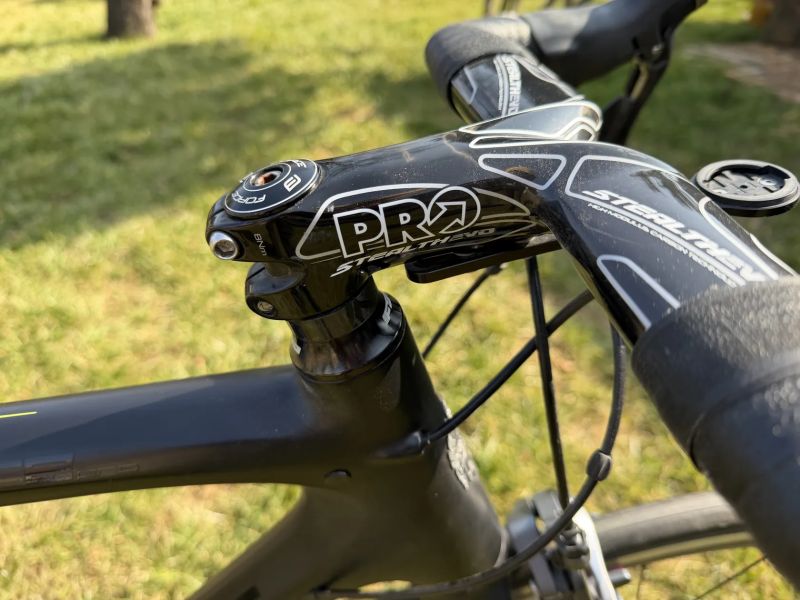 Bianchi Sempre Pro Carbon (2014) – Ultegra 11s / monokok karbonová řídítka PRO / kola Miche Altur