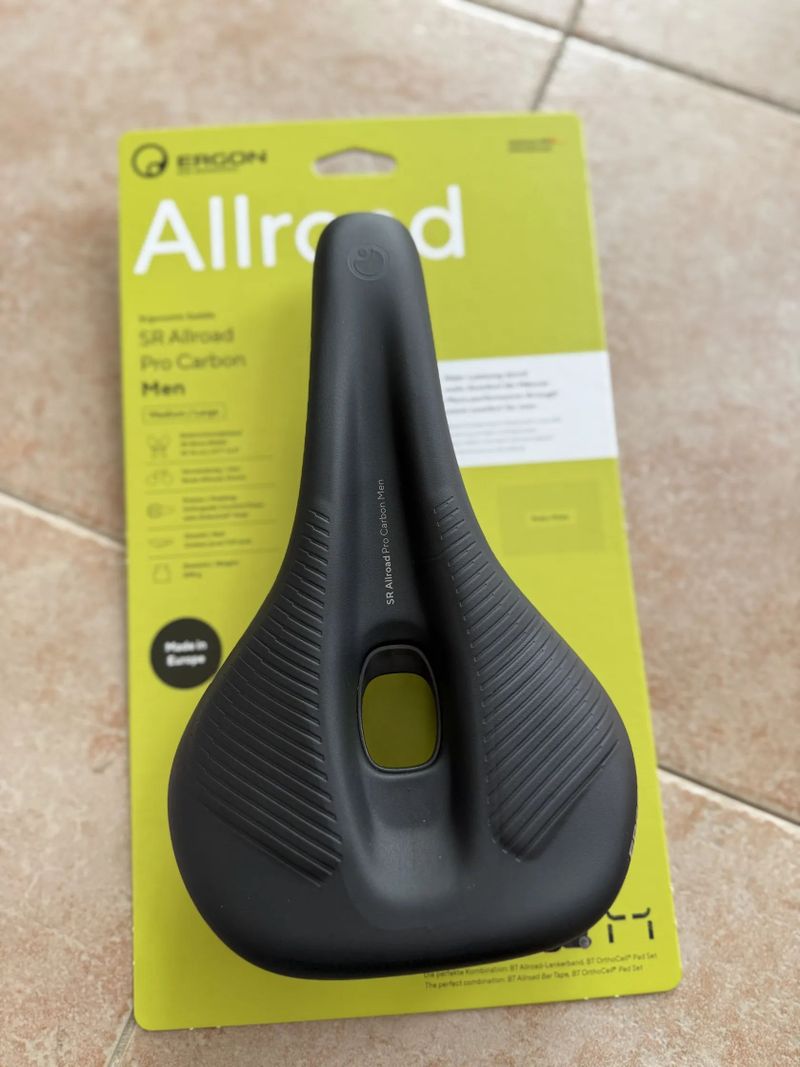 ERGON SEDLO SR ALLROAD PRO CARBON MEN M/L ČERNÁ