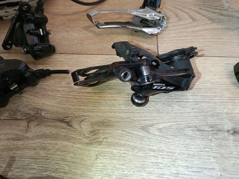 Kompletní sada Shimano 105 R7020 (Hydraulika) – Jetá 1 sezónu