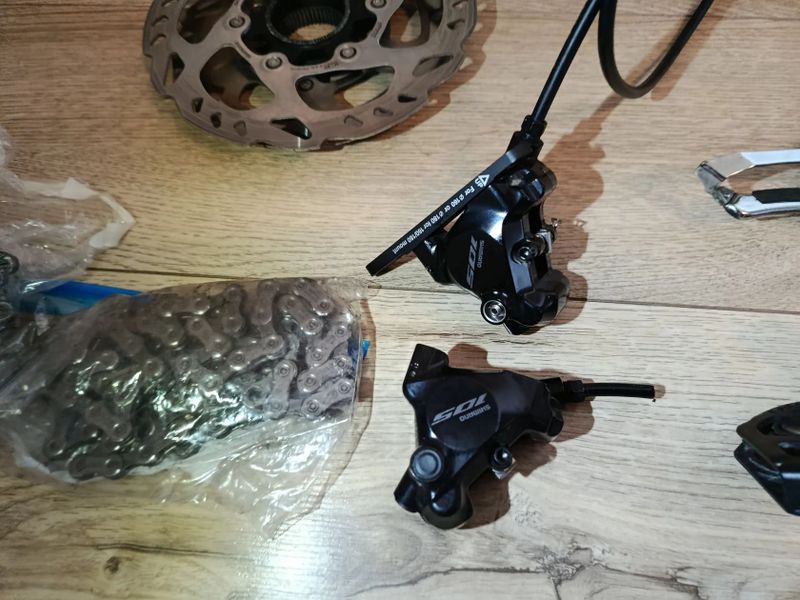 Kompletní sada Shimano 105 R7020 (Hydraulika) – Jetá 1 sezónu