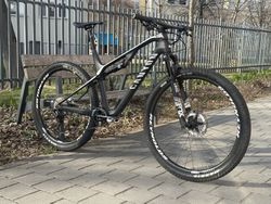 Canyon Lux CF 7, karbonová kola REYNOLDS 29"