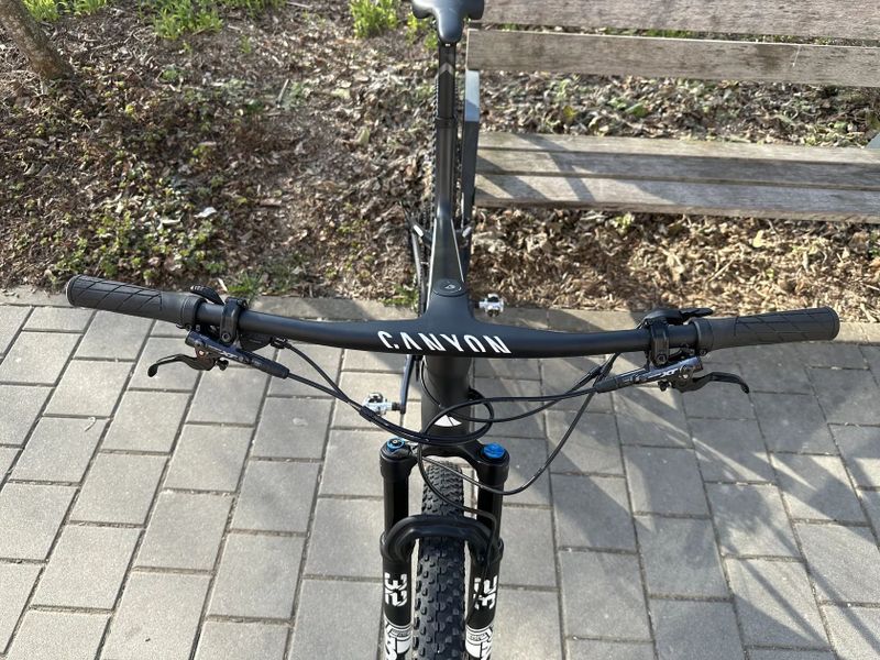 Canyon Lux CF 7, karbonová kola REYNOLDS 29"