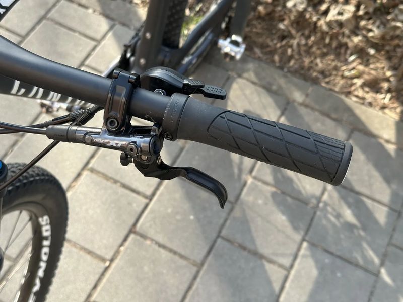 Canyon Lux CF 7, karbonová kola REYNOLDS 29"