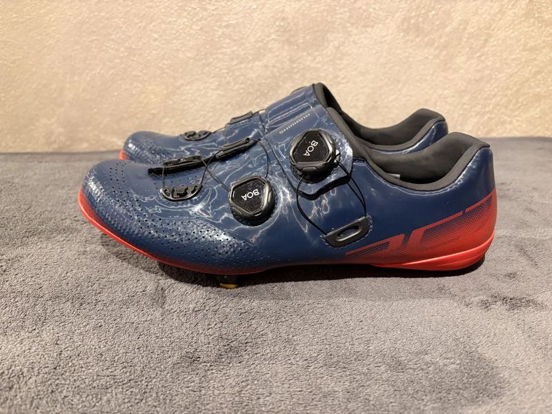 Tretry Shimano SH-RC702MR