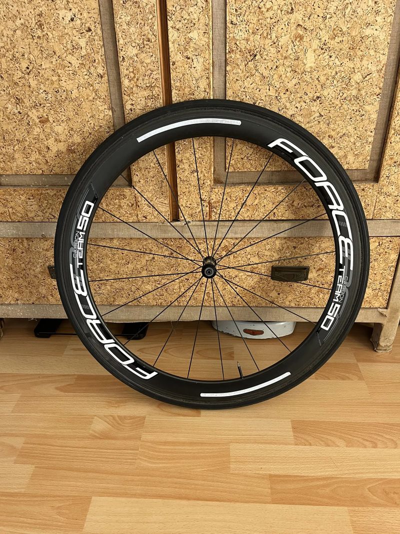 Karbonove predni kolo 50 mm na V brzdy