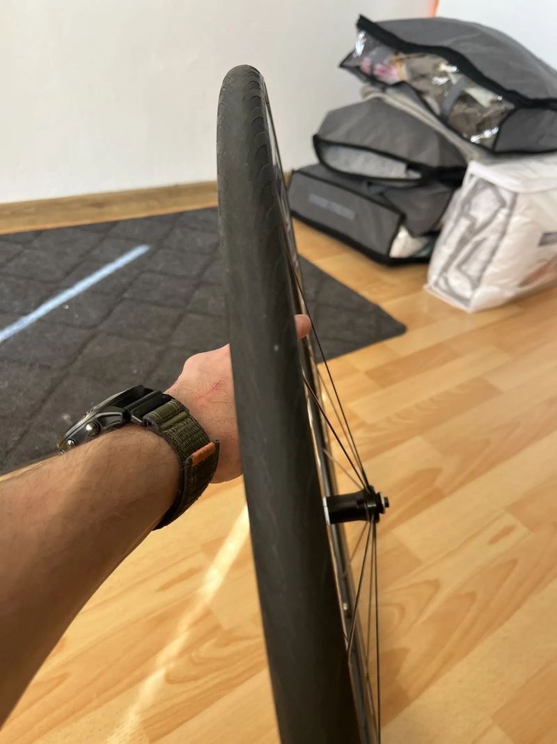 Karbonove predni kolo 50 mm na V brzdy