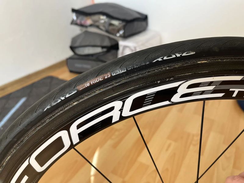 Karbonove predni kolo 50 mm na V brzdy