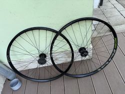 Ethirteen DH 29 wheelset Grappler