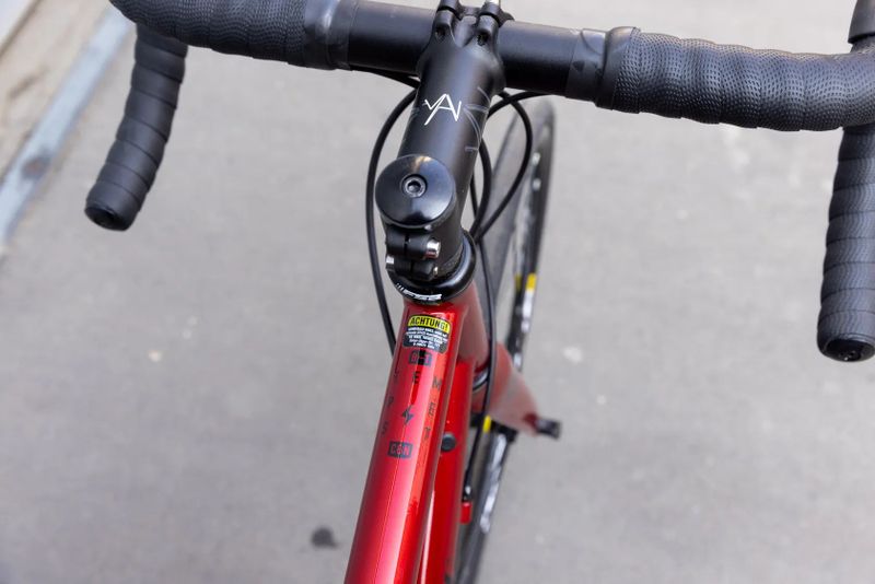 Bombtrack Tempest Disc - ocelové silniční kolo